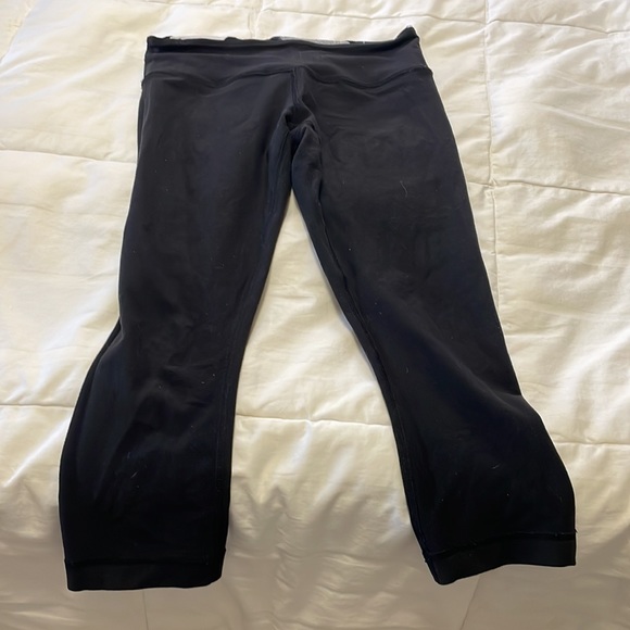 very old lululemon leggings, size 4. reversible and cropped. - Picture 6 of 7